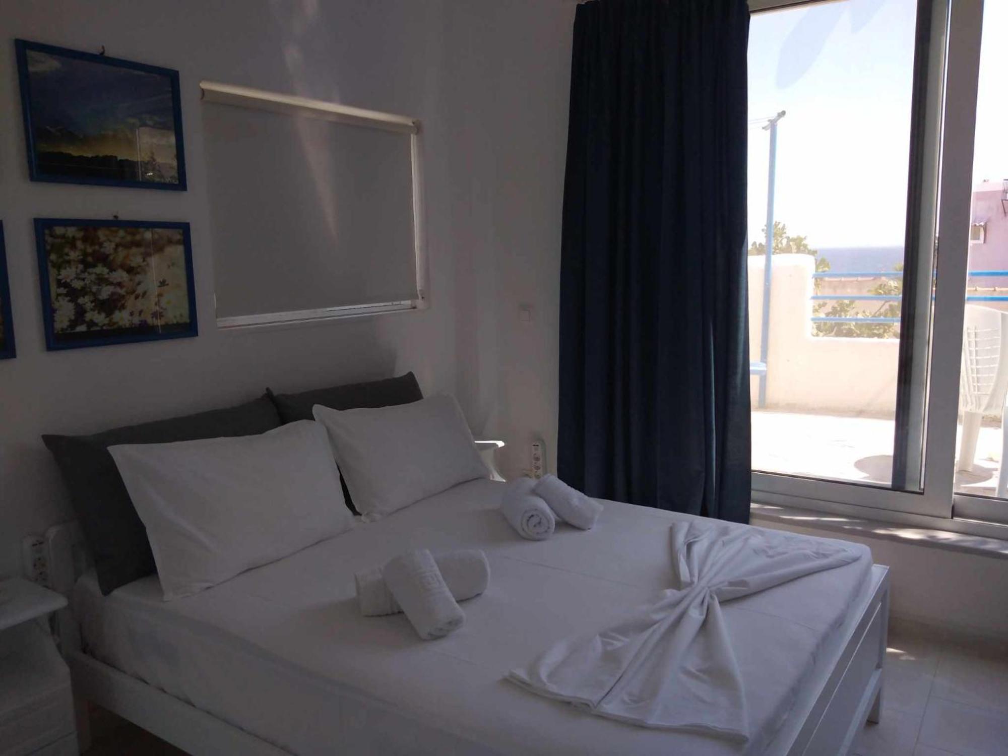 Blue Dolphin Studios And Apartment Вайя Экстерьер фото