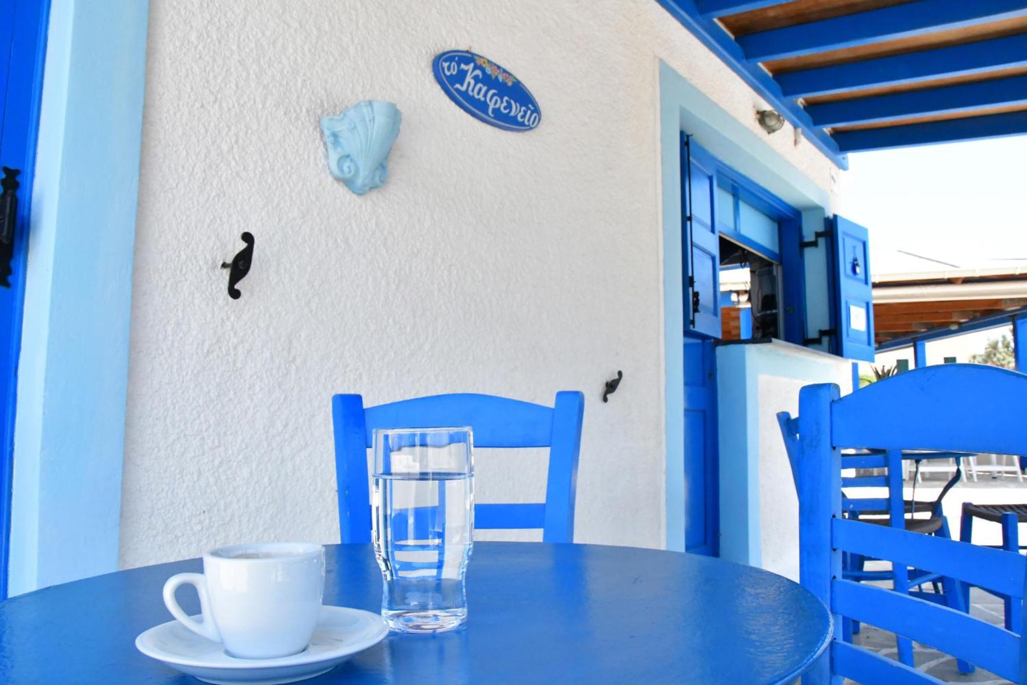 Blue Dolphin Studios And Apartment Вайя Экстерьер фото