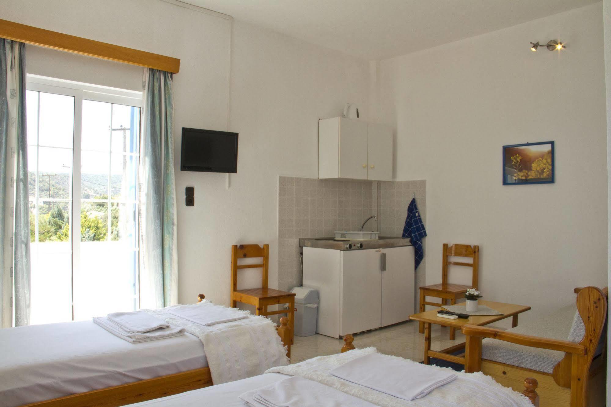 Blue Dolphin Studios And Apartment Вайя Экстерьер фото
